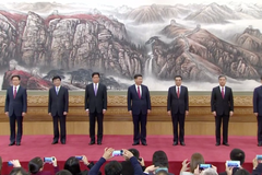 Si Ťin-Pching představil nejvyšší soudruhy Číny. Musíme zůstat mladí duchem, vzkázal