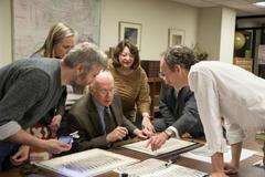 Tým výzkumníků, který ověřoval pravost údajně vzácné mapy. Úplně vlevo český restaurátor Michal Peichl.