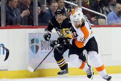 Jakub Voráček uniká hvězdnému Sydneymu Crosbymu