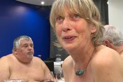 Nudisté mají v Paříži svou restauraci