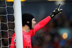 Petr Čech v utkání s Burnley