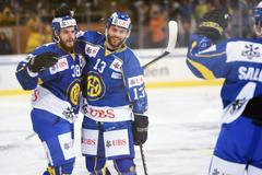 Jeremy Morin a Robert Kousal na Spengler Cupu 2017