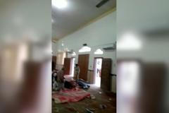 Nejhorší teroristický útok v Egyptě za desítky let. Teroristé přepadli a obklíčili mešitu