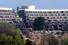 Bourání hotelu Praha