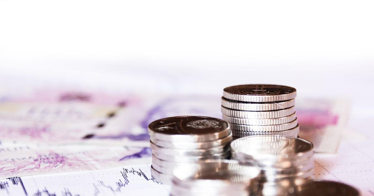 Schodek veřejných financí i vládní dluhy čeká růst, spočítala ČNB