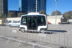 Samořiditelný minibus může jet rychlostí až 45 km/h