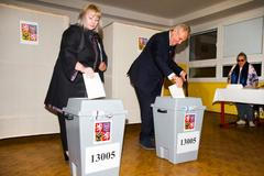 Prezident Miloš Zeman s manželkou Ivanou volí v pražských Stodůlkách.