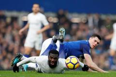 Everton vs Chelsea: Tiemoue Bakayoko a Michael Keane