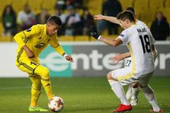 Brazilec Jairo z Tiraspolu otevírá přes snahu zlínského obranného dvojbloku skóre utkání