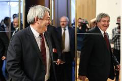 Ve sněmovně to byl mazec. Poslanci se hádali, výbory dostali na starost komunista a milovník Ruska