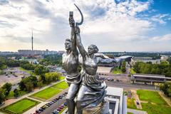 Dělník a kolchoznice socha z roku 1937 Moskva NEPOUŽÍVAT