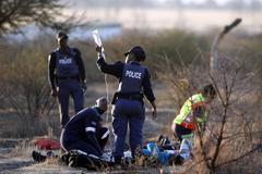 Foto: Policie zastřelila 30 horníků v platinovém dole v JAR