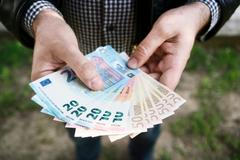 Ilustrační fotografie, Euro, bankovky, 2017