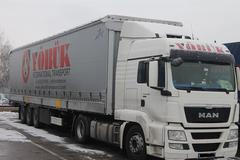 Kamion, který převážel migranty z Turecka