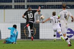 Mattia Bottani z Lugana otevírá skóre proti Plzni