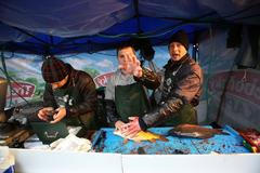 Prodej vánočních kaprů v Praze