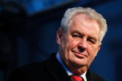 Na Pražském hradě je třeba vyvětrat, Zemanova slova o rasových útocích jsou neúnosná, říká Fischer