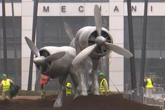 Waltrovka a sochy Davida Černého