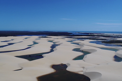 Když do písečných dun naprší, koupání v obřích lagunách se stane zážitkem