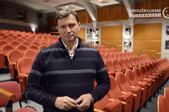 Uberte hlas estébákům a komunistům. Volte jakoukoliv demokratickou stranu, vyzývají celebrity