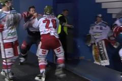 Hokejisté v EBEL se porvali během rozhovorů