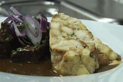 Karlovarský knedlík se hodí ke všemu