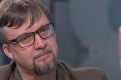 Zastřelit, pověsit. Výhrůžky smrtí na síti žene strach, Facebook v boji s nimi selhává, říká Kwolek