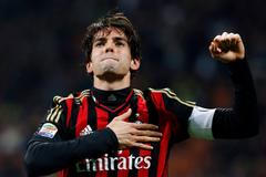 Kaká z AC Milán slaví gól
