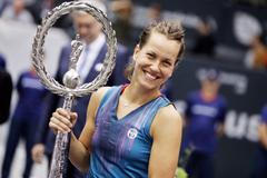 Barbora Strýcová s trofejí za vítězství v Linci