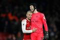Jack Wilshere a Petr Čech po vítězství Arsenalu