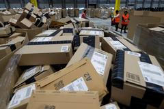 Amazon, e-shop, balíky - ilustrační foto