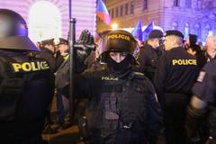 17. listopad 2016 - průvod extremistů z Letné k Betlémské kapli