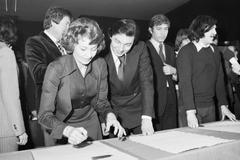 Zaskočený Ringo Čech i (ne)podepsané lithium. Politikům se vypařují vzpomínky