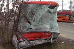 V Praze se srazil autobus s nákladním autem. 10 zraněných