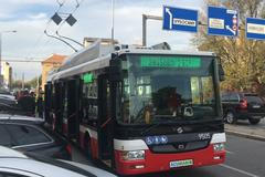 Trolejbusy se vrací do Prahy. Česká metropole testuje speciální elektrobusy