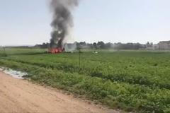 Nehoda španělské stíhačky po vojenské přehlídce.