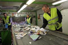 Třídírna odpadů na hranici Prahy