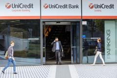 ilustrační fotografie, banka, UniCredit Bank, budova, logo, 2017