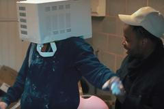 Hlava zacementovaná v mikrovlnce