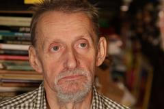 Sto tisíc knih v morbidním antikvariátu: Abych měl na nájem, pracuju po nocích, říká Novák