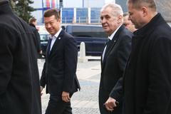 Sjezd SPD za účasti Miloše Zemana, před budovou bez akreditace