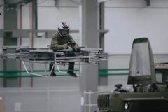 Rusové předvedli létající motorku. Z motorky má ale jen sedlo