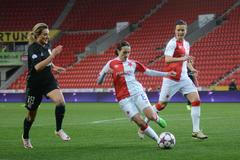 LM, Slavia-Lyon: Jana Tomášková (8)