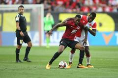 Derby Slavia-Sparta: Michael Ngadeu - Georges Mandjeck