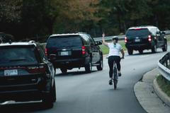 Američanka Juli Briskmanová ukázala Trumpovi vztyčený prostředník, vyhodili ji z práce