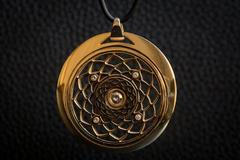 Ve Francii vyrábějí šperky na 3D tiskárně ze zlatého prášku.