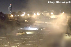 Sraz driftařů v Brně poničil dopravní značení