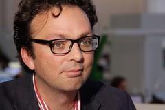 Čím míň toho pro dítě uděláme, tím víc dokáže, přehnané rodičovství nás stresuje, říká Hodgkinson