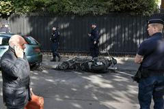 U sídla jordánského atašé v Paříži hořela motorka.