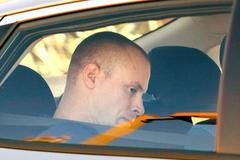 Bowe Bergdahl odjíždí od soudu